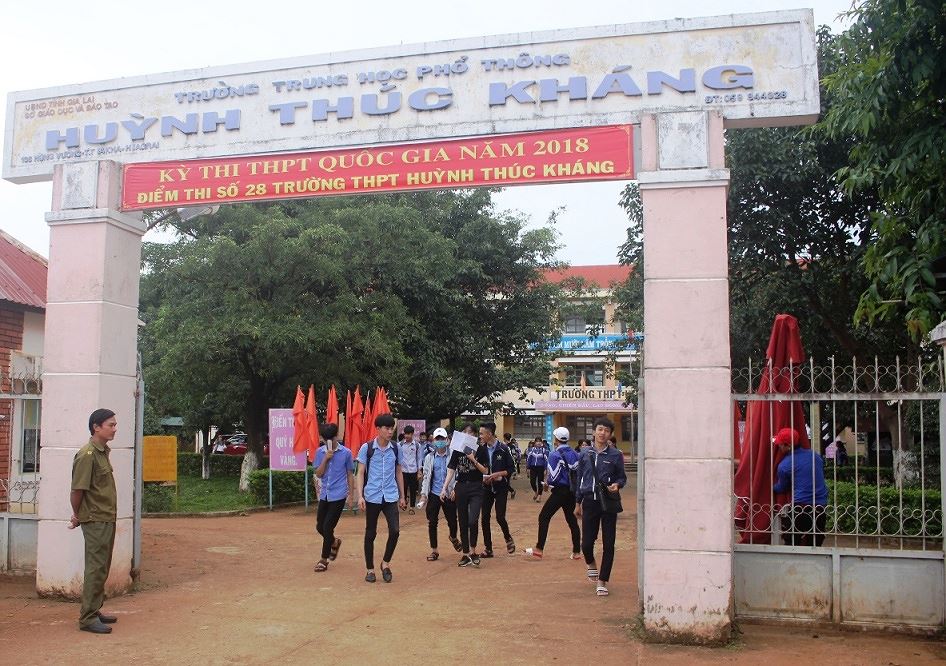 Phó Chánh Thanh tra Sở 54 tuổi đi thi lấy bằng cấp 3 - 1