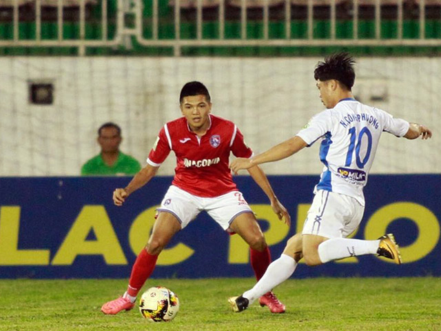 Bóng đá - Trọng tài bị "tố" thiên vị Công Phượng &amp; đội bầu Đức