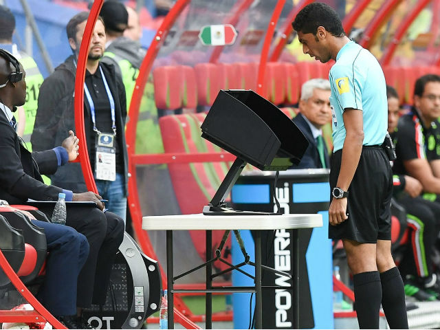 VAR gây bão World Cup: Chủ tịch FIFA lên tiếng, cầu thủ mâu thuẫn gay gắt