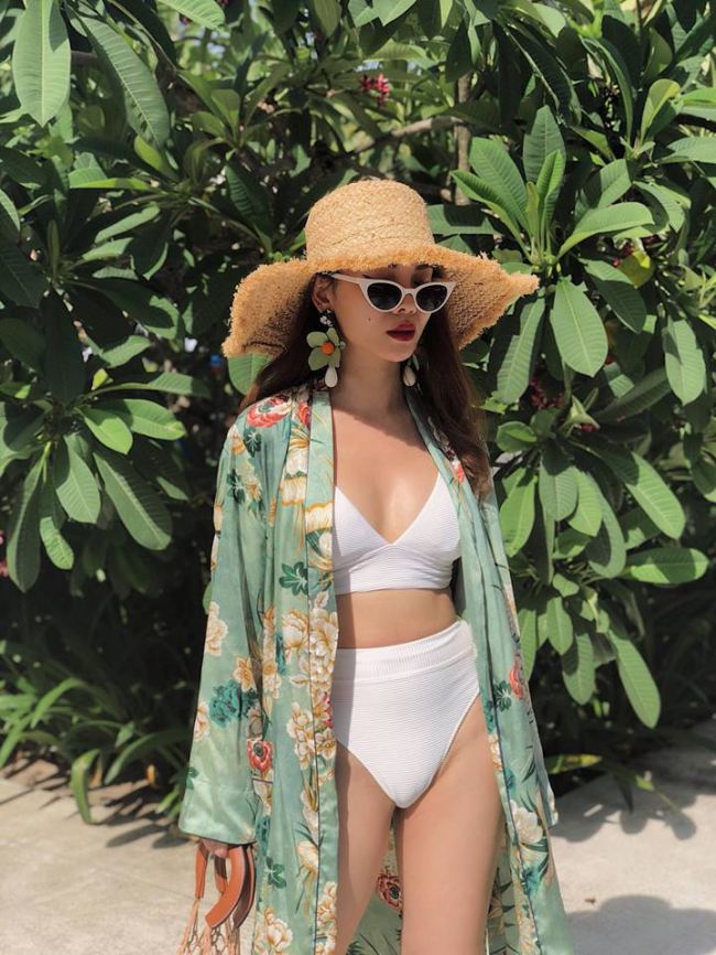Yến Trang vào đường đua bikini sexy nối gót Hương Tràm - 1