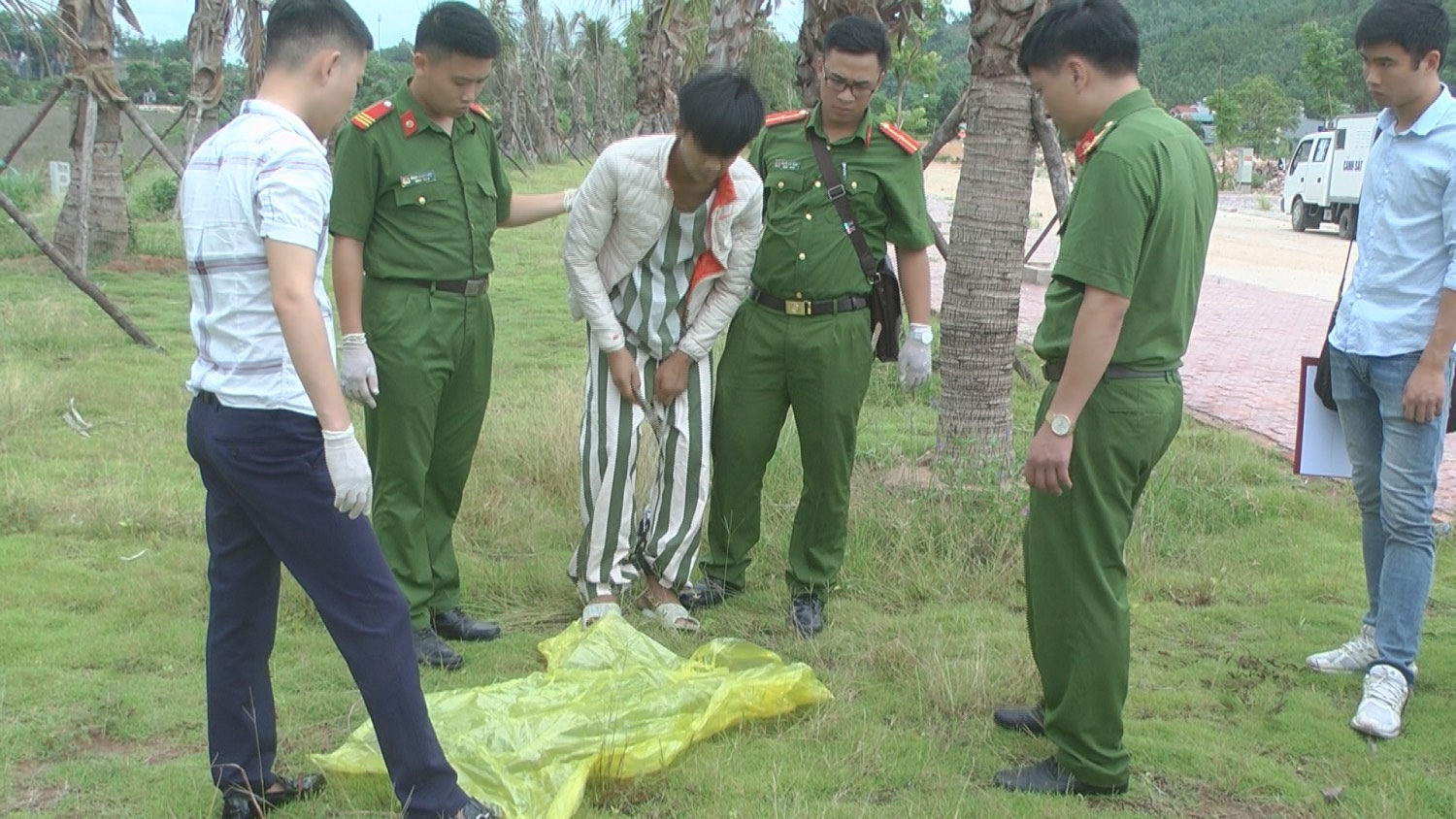 Tin mới nhất vụ cô gái bị hiếp dâm khi đang tâm sự cùng bạn trai - 1
