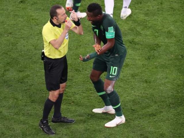 Bóng đá - Trọng tài "cứu" Messi - Argentina: Chuyên dính phốt, kẻ thù của MU