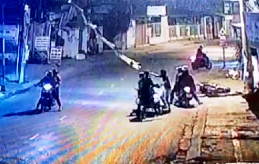 Nghi vợ “cắm sừng”, thanh niên cùng nhóm choai choai gây ra vụ truy sát kinh hoàng - 1