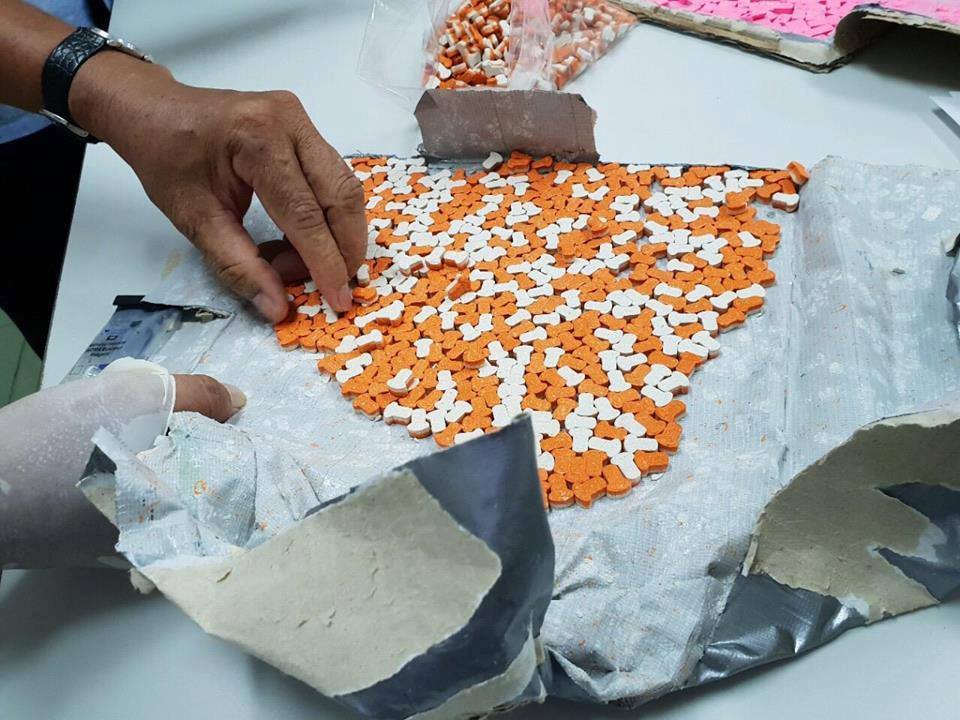 Bưu phẩm từ nước ngoài gửi về TP.HCM với địa chỉ “ma” chứa bí mật khủng - 1
