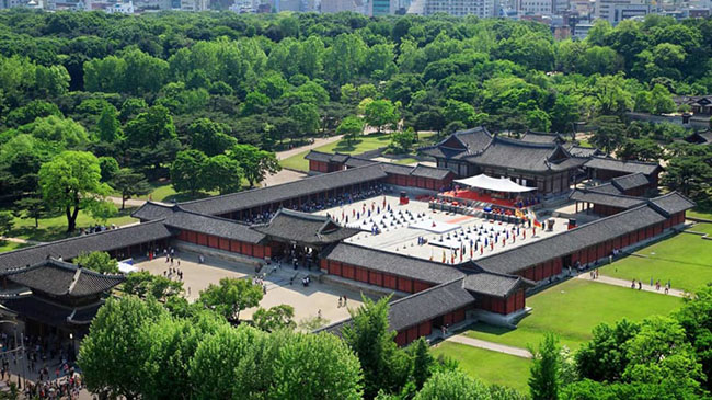 Được xây dựng vào năm 1483 bởi vua Sejong, Changyeonggung thường được sử dụng làm cung điện cho hoàng hậu và vợ lẽ của triều đại Joseon.
