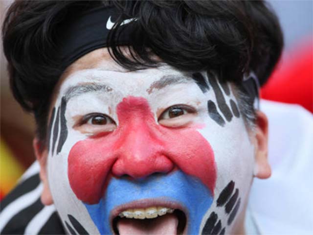 Hàn Quốc lật đổ nhà vua Đức: Fan vui mừng khôn xiết, nụ cười châu Á rạng rỡ