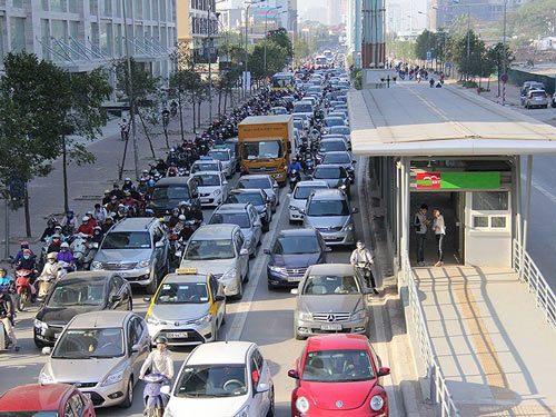 Tranh cãi mua ô tô phải mở tài khoản ngân hàng - 2