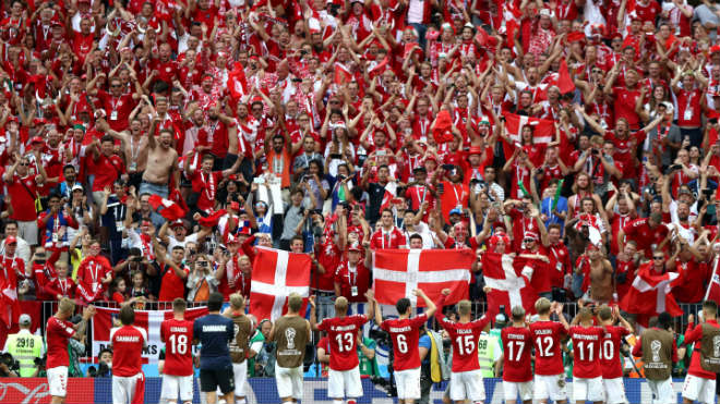 Ấn tượng World Cup 27/6: Liên minh Pháp - Đan Mạch mở hội, fan khóc &#34;Đại bàng xanh&#34; - 1