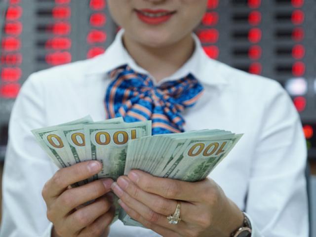 Giá USD ngân hàng sắp vượt 23.000 đồng/USD