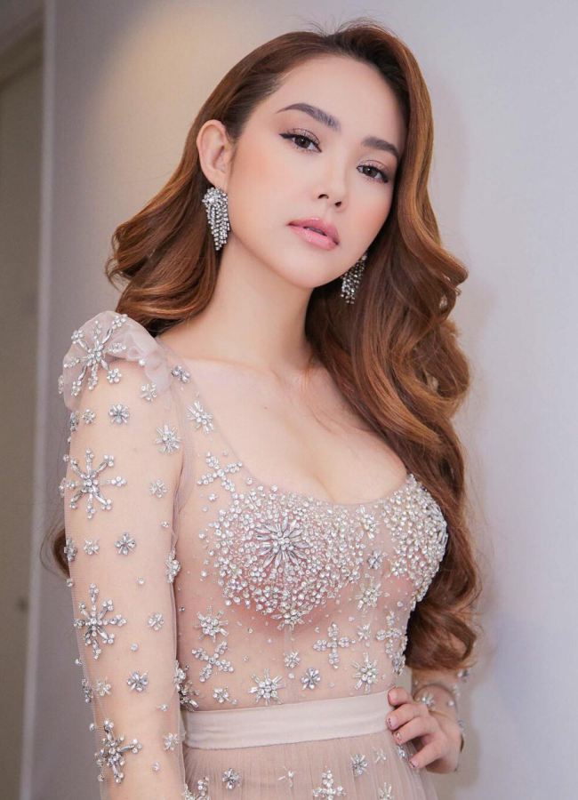 Loạt ảnh tố các mỹ nhân Việt mượn dao kéo cải thiện nhan sắc - 2