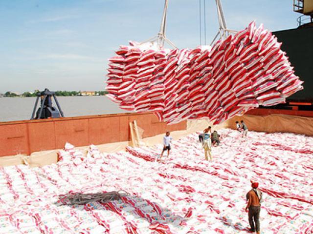 Thị trường - Tiêu dùng - Xuất khẩu nông sản vượt kỷ lục trong 10 năm, gạo Việt "qua mặt" gạo Thái, Ấn Độ