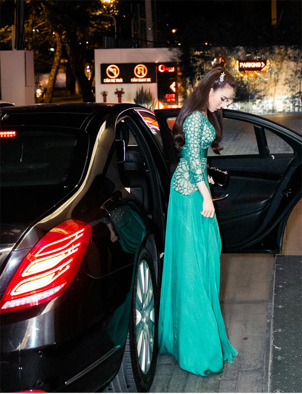 Hoa hậu Áo dài Hoàng Dung diện đầm Zuhair Murad đắt giá - 1