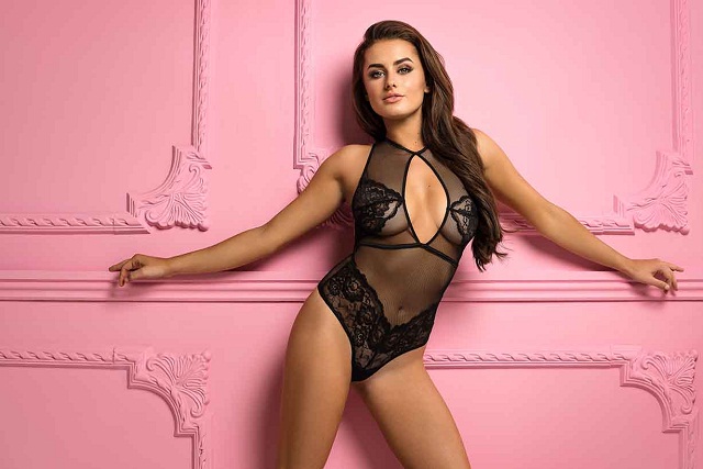 Mỹ nữ "làm chuyện ấy" trên truyền hình "gạ tình" tuyển Anh trước giờ bóng lăn - 6