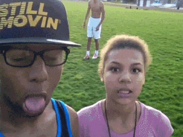 Tranh vui - Đá bóng giỏi thế này mà không được dự World Cup hơi phí