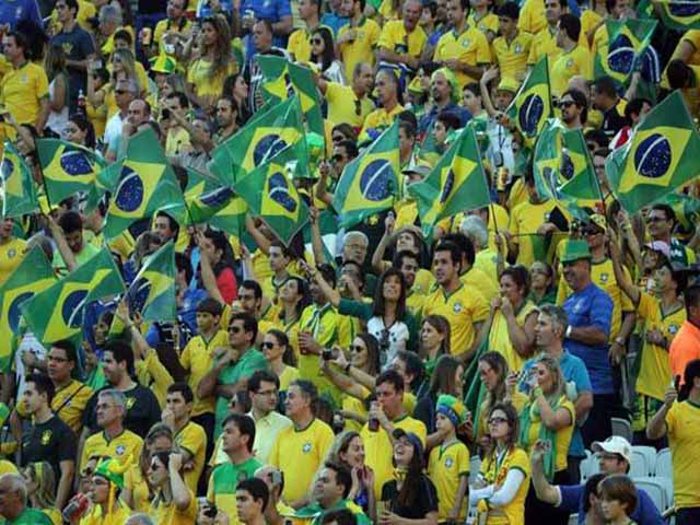 Brazil đại thắng World Cup: Triệu fan ăn mừng ngông cuồng, khán đài thành võ đài