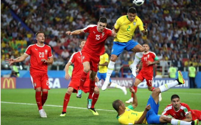 Brazil hùng dũng qua vòng bảng World Cup: Báo Anh lo sớm gặp “Tam Sư” - 1