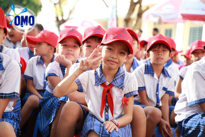 Trẻ em Vĩnh Long háo hức với “Lớp học bơi cho cá” đầu tiên - 2