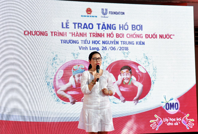 Trẻ em Vĩnh Long háo hức với “Lớp học bơi cho cá” đầu tiên - 3