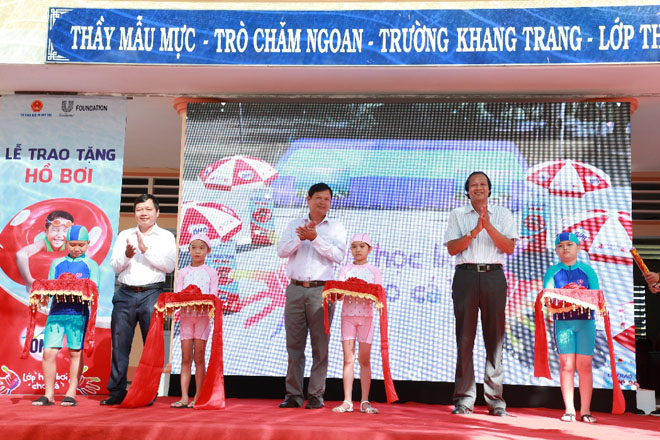 Trẻ em Vĩnh Long háo hức với “Lớp học bơi cho cá” đầu tiên - 5