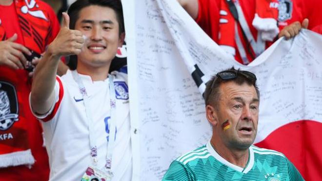 Ấn tượng World Cup 28/6: Fan nữ mếu máo vì ĐT Đức, Mexico đội ơn Hàn Quốc - 1