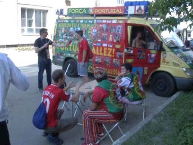 Bóng đá - Ông lão Bồ Đào Nha đi 7.000km cổ vũ Ronaldo: Phượt thủ đặc biệt