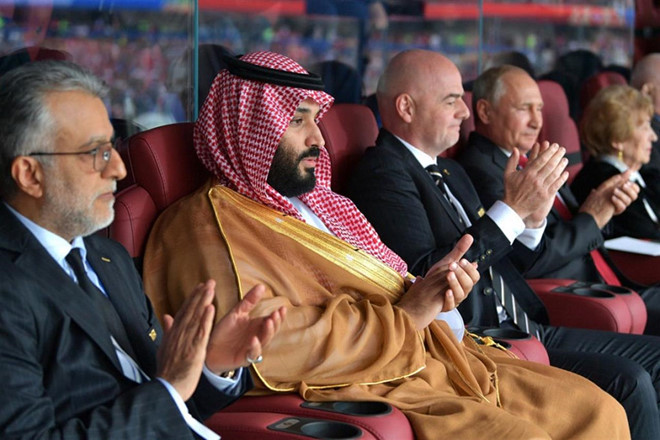 Ả Rập Saudi &#34;trêu ngươi&#34; kình địch Qatar vì World Cup 2018 - 1