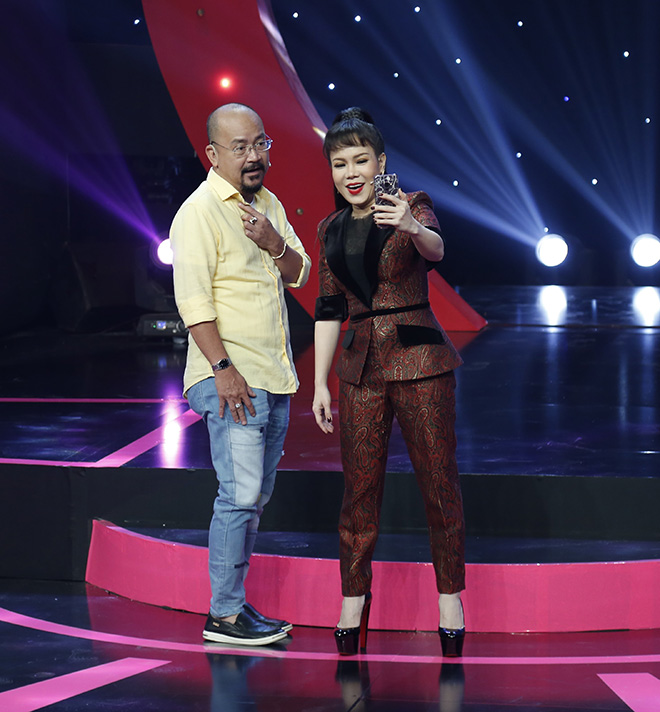 Gameshow Việt bắt người chơi "khai mọi thứ" trong điện thoại - 2