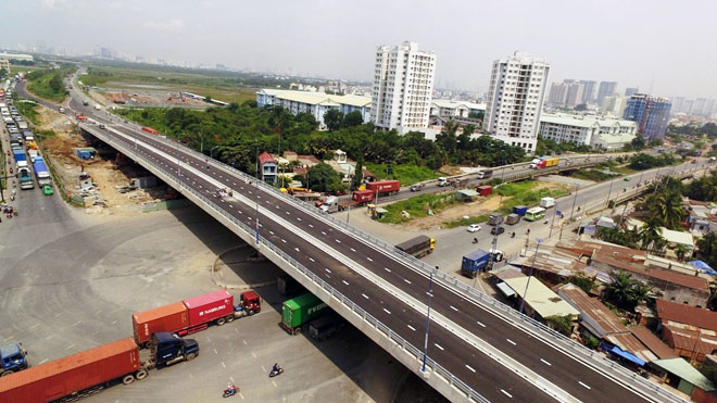 Cầu vượt trăm tỷ xóa nút giao thông “nuốt người” ở Sài Gòn thông xe - 1