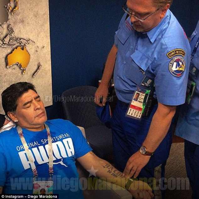 Bị tung tin đã chết, huyền thoại Maradona chi 10.000 USD tìm thủ phạm - 1