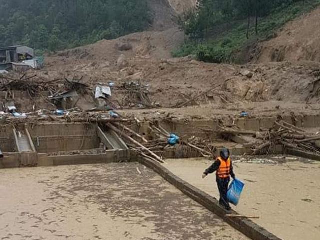 Thị trường - Tiêu dùng - Clip: Đau đớn nhìn trại cá hồi 20 tỷ tan hoang sau lũ dữ