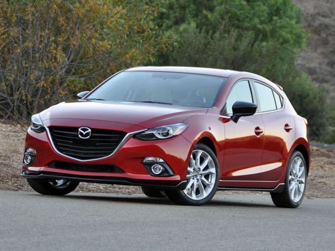 So sánh Mazda 3 phiên bản 1.5L và 2.0L: Khác biệt gì khi chênh lệch hơn 90 triệu đồng? - 1