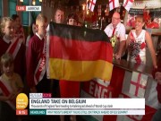 Thế giới - World Cup: Nữ phóng viên Anh vò nát cờ Đức để lau bàn, gây phẫn nộ