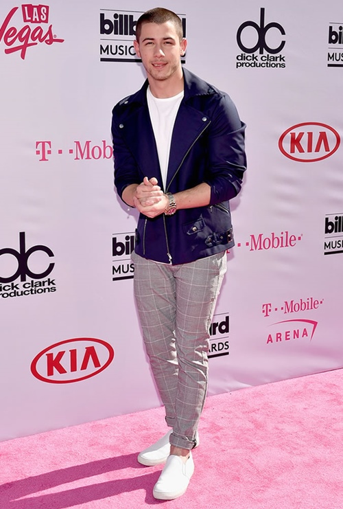 Nick Jonas: "Chàng nấm lùn sát hoa hậu" khéo mặc đẹp - 9