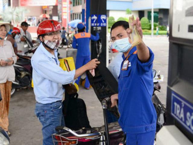 Thị trường - Tiêu dùng - Việt Nam tốn 4,6 tỷ đô nhập xăng, dầu giá “chát”