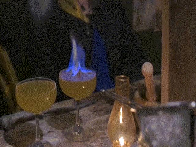 Media - "Quán bar phép thuật", nơi thực khách phải đọc thần chú và tự pha "linh dược"