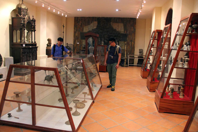 Tận thấy bộ sưu tập đèn Việt Nam có từ hàng ngàn năm trước tại Sài Gòn - 1