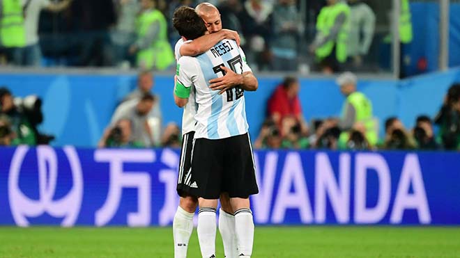 Đại chiến Argentina – Pháp: Mascherano kém nhất, “ông trùm” Messi phán xử thế nào? - 3