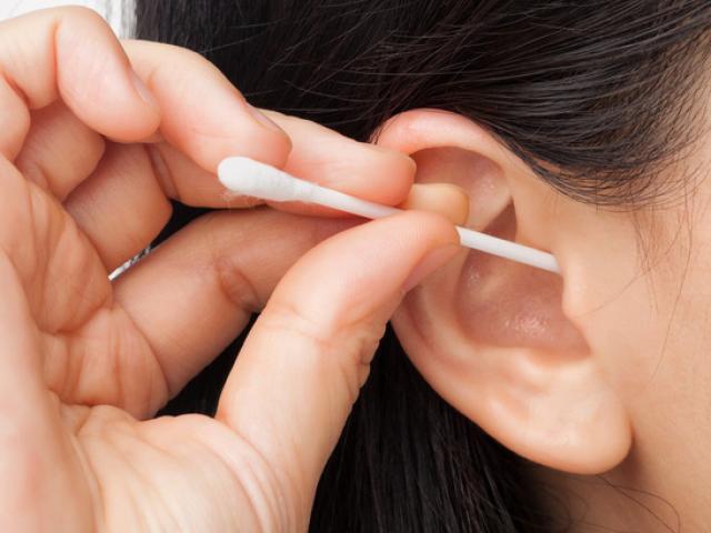 Sức khỏe đời sống - Chuyên gia đưa ra 4 lý do khuyên bạn không nên sử dụng tăm bông để làm sạch tai