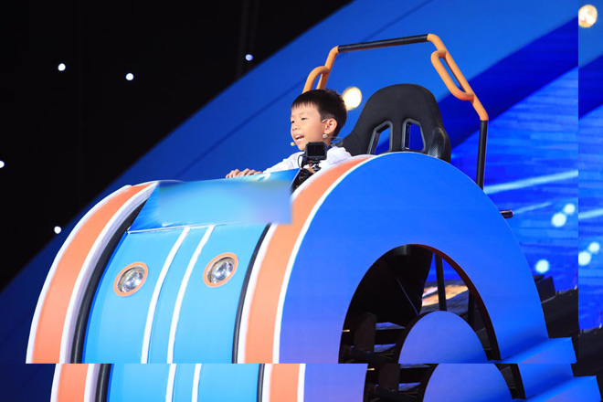 Cả trường quay tiếc cho cậu bé 7 tuổi "đánh rơi" 50 triệu - 2