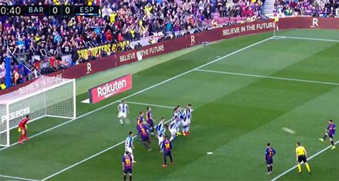 Messi gặp vận xui trước đại chiến MU: Bị báo thân Real &#34;cướp trắng&#34; bàn thắng - 1