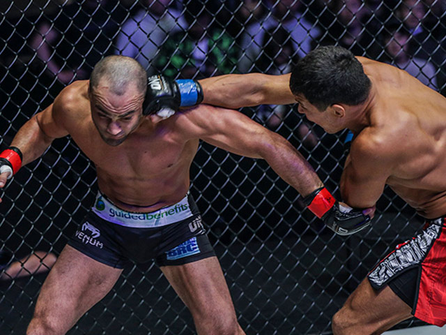 Ngỡ ngàng nhà vô địch UFC bị đấm sấp mặt ở sàn MMA số 1 châu Á