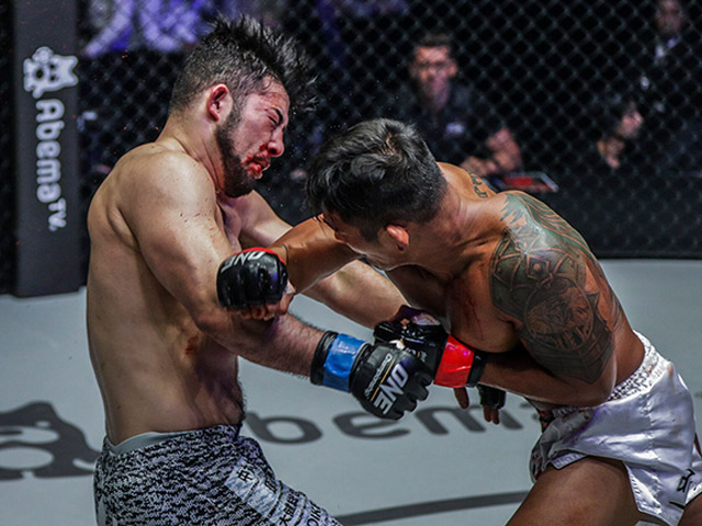 Thể thao - Sao MMA thế giới đại chiến: Knock-out liên hoàn, nhà vô địch bất tỉnh