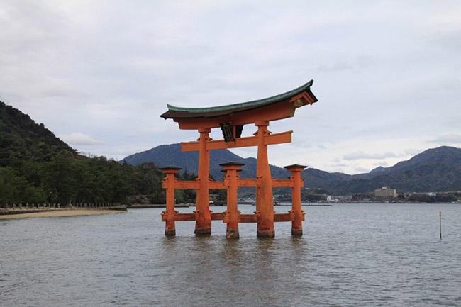 Đảo Miyajima: Đảo Miyajima được mệnh danh là ‘Đảo của các vị thần”. Di sản thế giới UNESCO này là một trong những điểm danh lam thắng cảnh nổi nhất ở Nhật Bản.