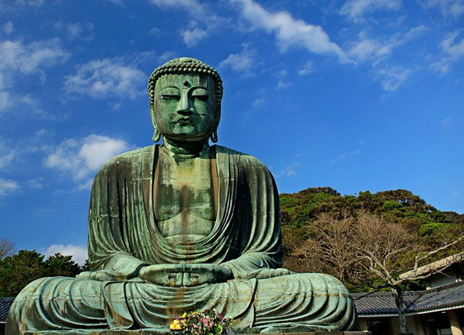 Đền Kotokuin ở Kamakura: Kamakura Daibutsu &#40;Đại Phật Kamakura&#41; nằm ở Kamakura, nằm ở tỉnh Kanagawa gần Tokyo. Kamakura là một điểm du lịch nổi tiếng với nhiều đền, miếu và các di tích lịch sử đẹp khác.