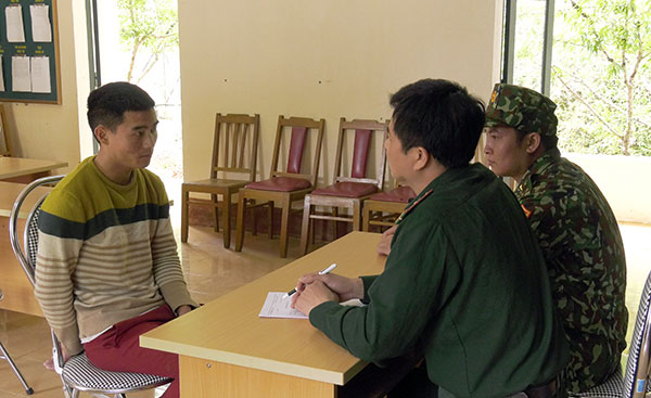 Phía sau tiếng kêu cứu của cô gái ven đường biên - 3