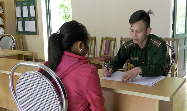 Phía sau tiếng kêu cứu của cô gái ven đường biên - 4