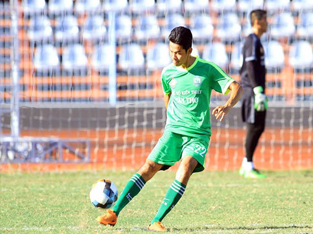 Bóng đá - Cú sút tự sát và cầu thủ không biết luật