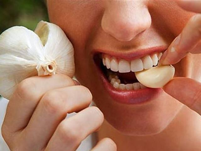 Sức khỏe đời sống - Tỏi rất tốt nhưng người mắc những bệnh này ăn sẽ độc vô cùng