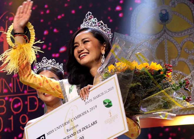 Cô gái 18 tuổi đăng quang Hoa hậu Campuchia bị chê mặt như học sinh cấp 2 - 1