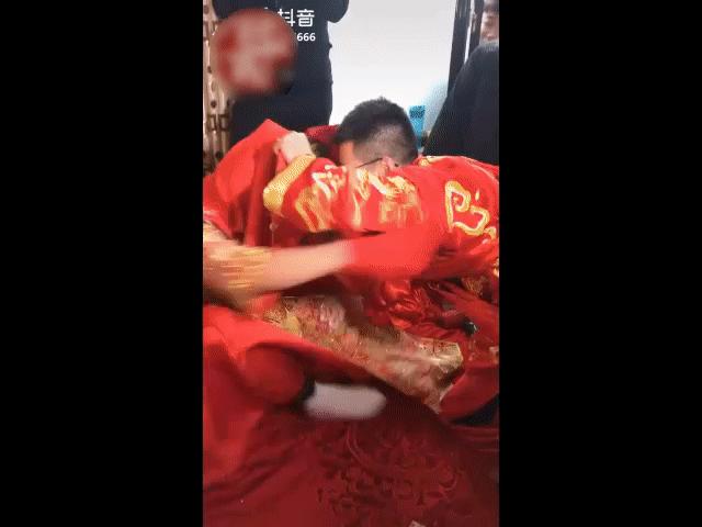 Video Clip Cười - Cuộc đời này chỉ toàn là dối lừa